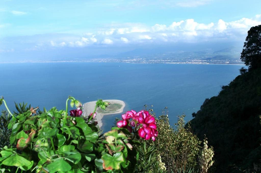 Vacanze Al Mare Patrizia'S Sweet Home Terme Vigliatore Bilik gambar
